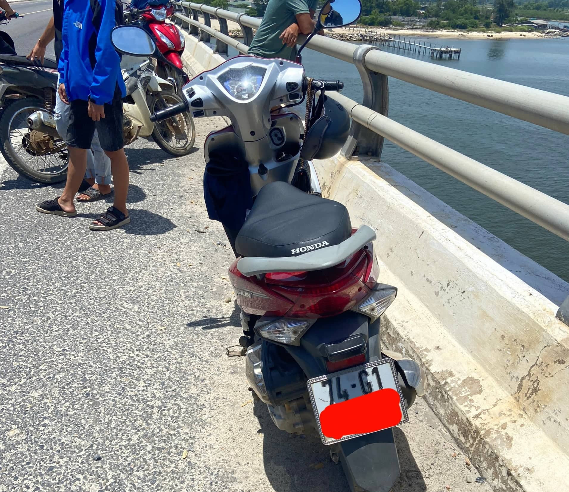 Đã tìm thấy thi thể của 2 mẹ con nhảy xuống sông Thạch Hãn tại cầu Cửa Việt.