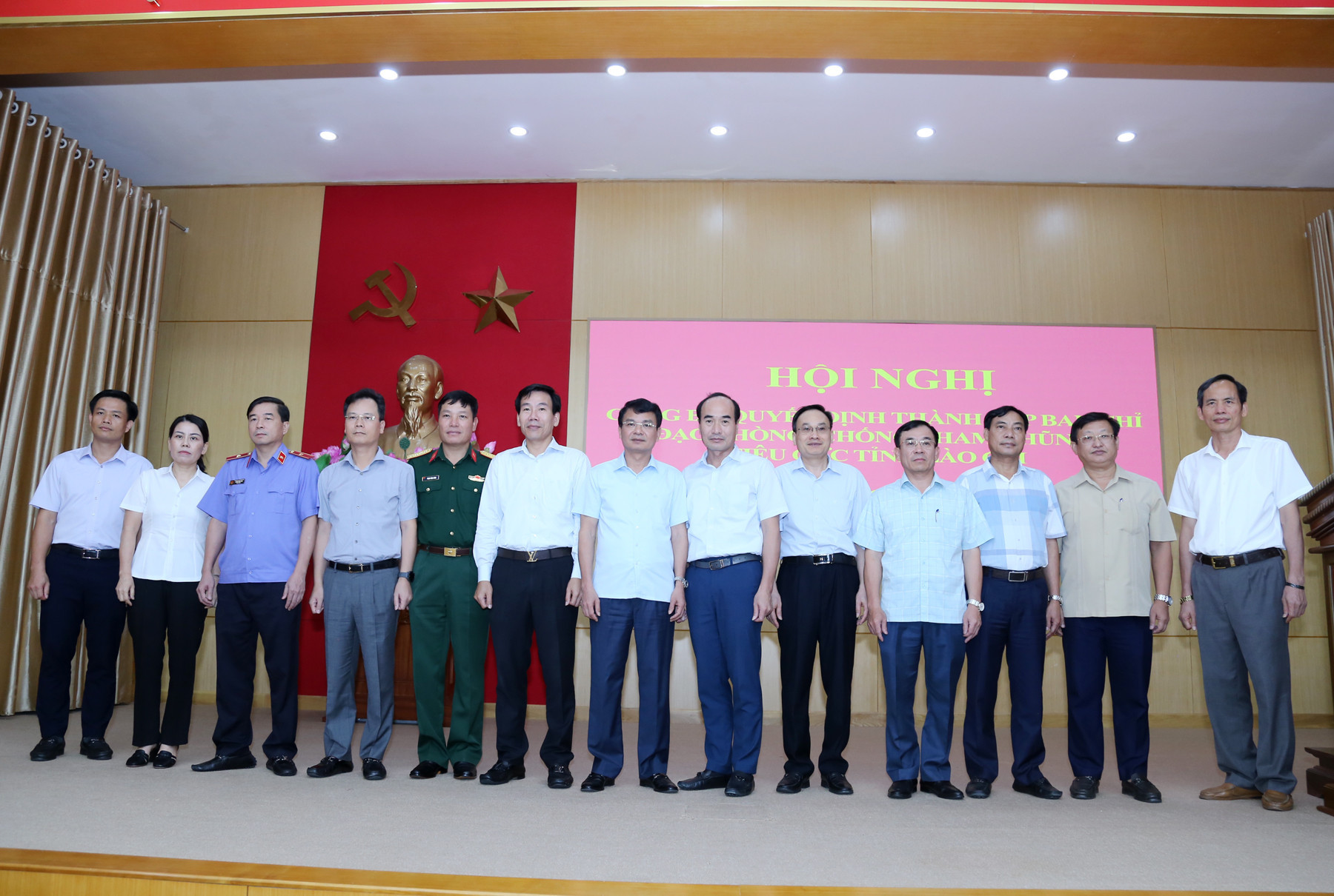 Các thành viên Ban Chỉ đạo phòng, chống tham nhũng, tiêu cực tỉnh Lào Cai ra mắt.