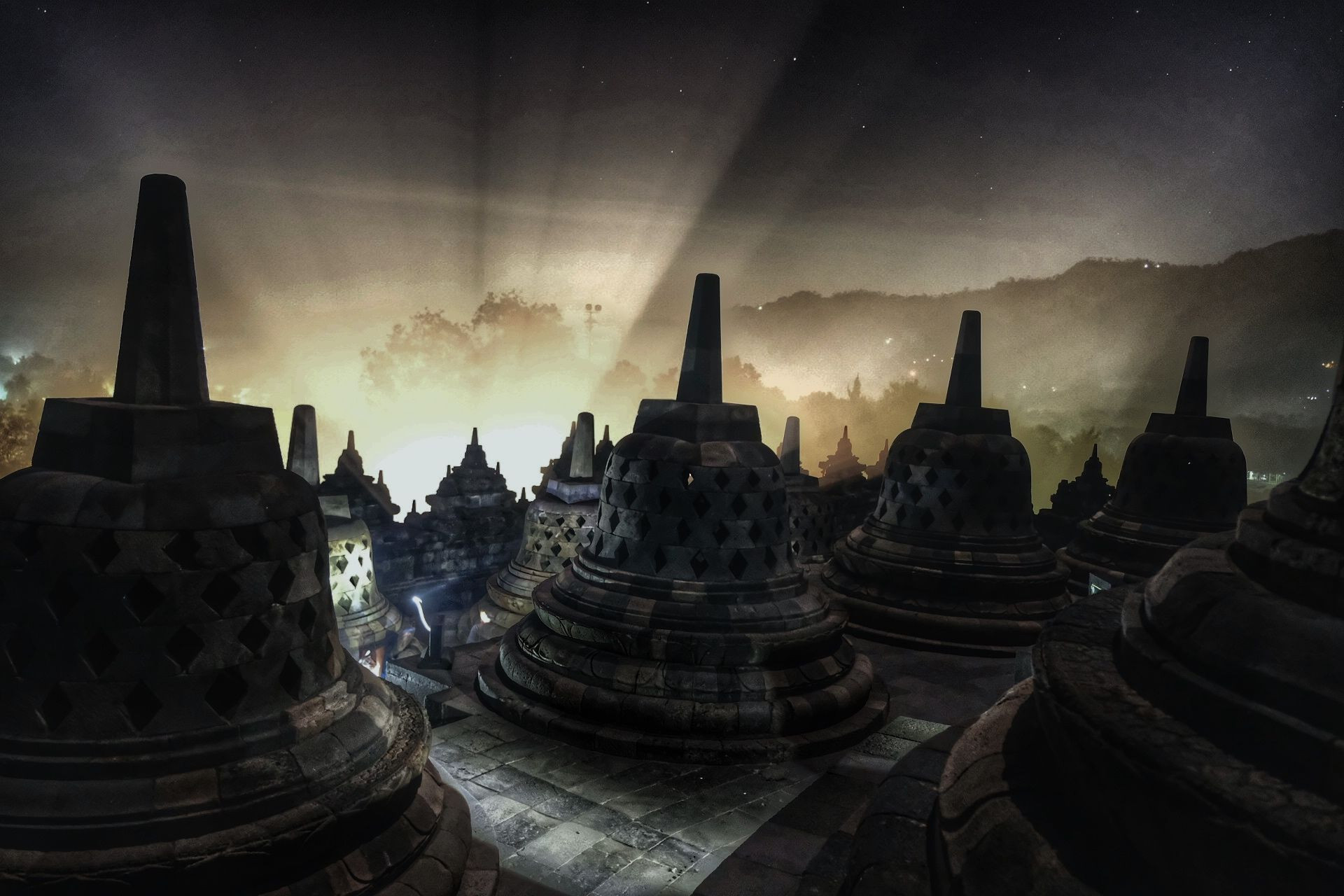 Vẻ đẹp huyền ảo của ngôi đền Borobudor. Ảnh: Getty.