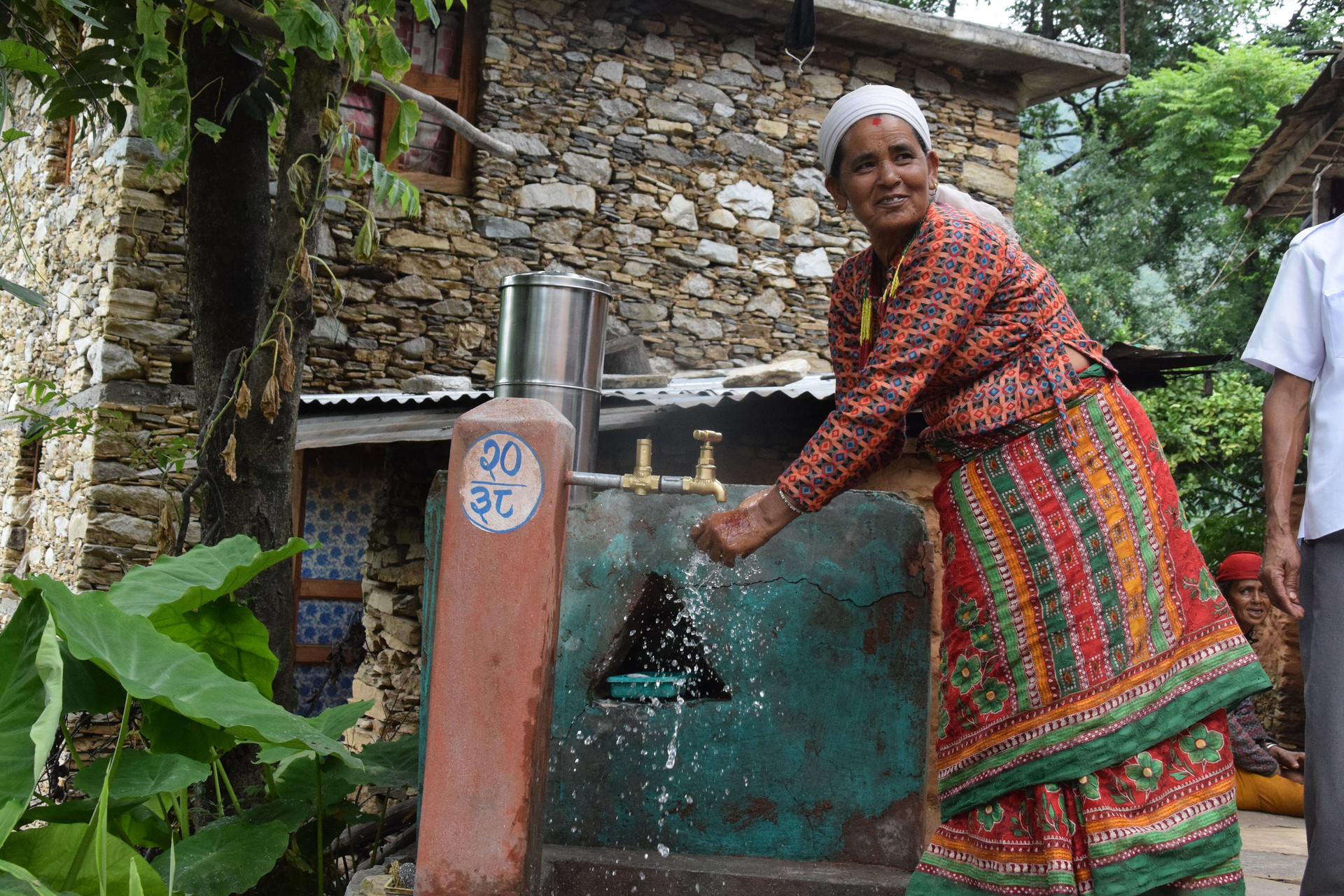 Vấn đề nước sạch vẫn luôn nhức nhối đối với người dân Nepal. Ảnh: CNA.