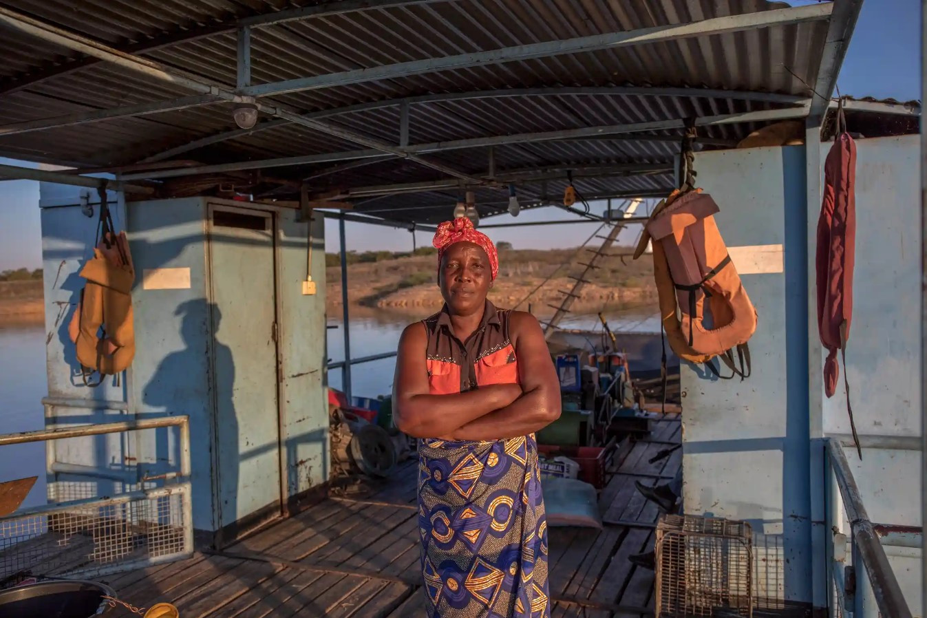 Munkuli trên thuyền của Hợp tác xã Bbindauko Banakazi Kapenta. Ảnh: The Guardian.