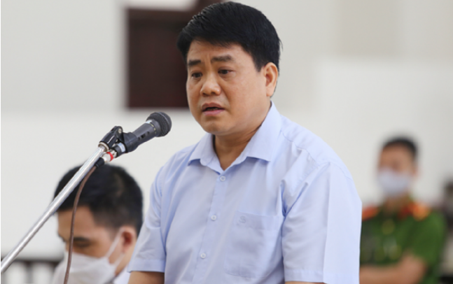Cựu Chủ tịch UBND TP Hà Nội Nguyễn Đức Chung tại một một phiên tòa xét xử. Ảnh: X.A.