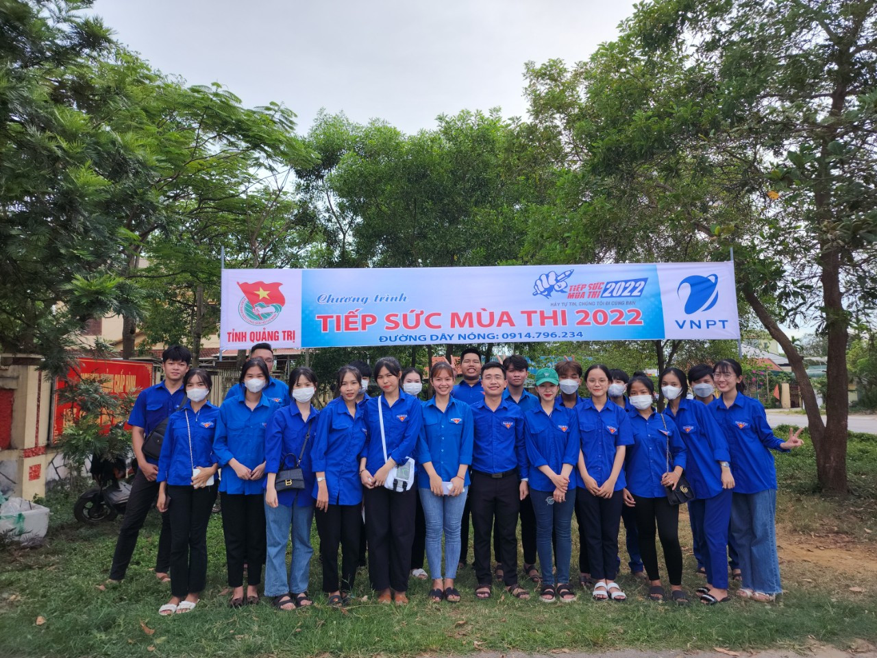 Theo đó, trao đổi với phóng viên Báo Đại Đoàn Kết, anh Phạm Xuân Khánh cho biết, hơn 500 đoàn viên thanh niên trên địa bàn tỉnh Quảng Trị đang tham gia hỗ trợ thí sinh, người nhà trong kỳ thi tốt nghiệp THPT năm 2022.