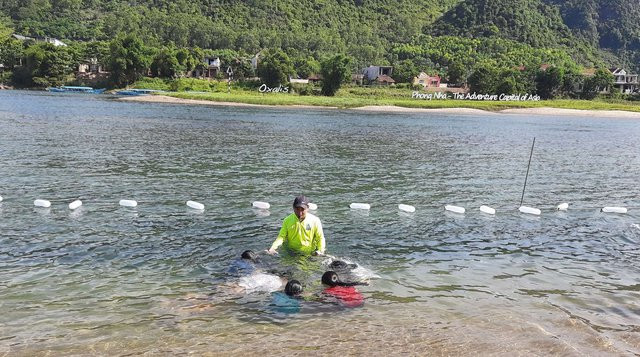 Lớp dạy bơi miễn phí trên sông Son (huyện Bố Trạch) được tổ chức từ năm 2019 đến nay.