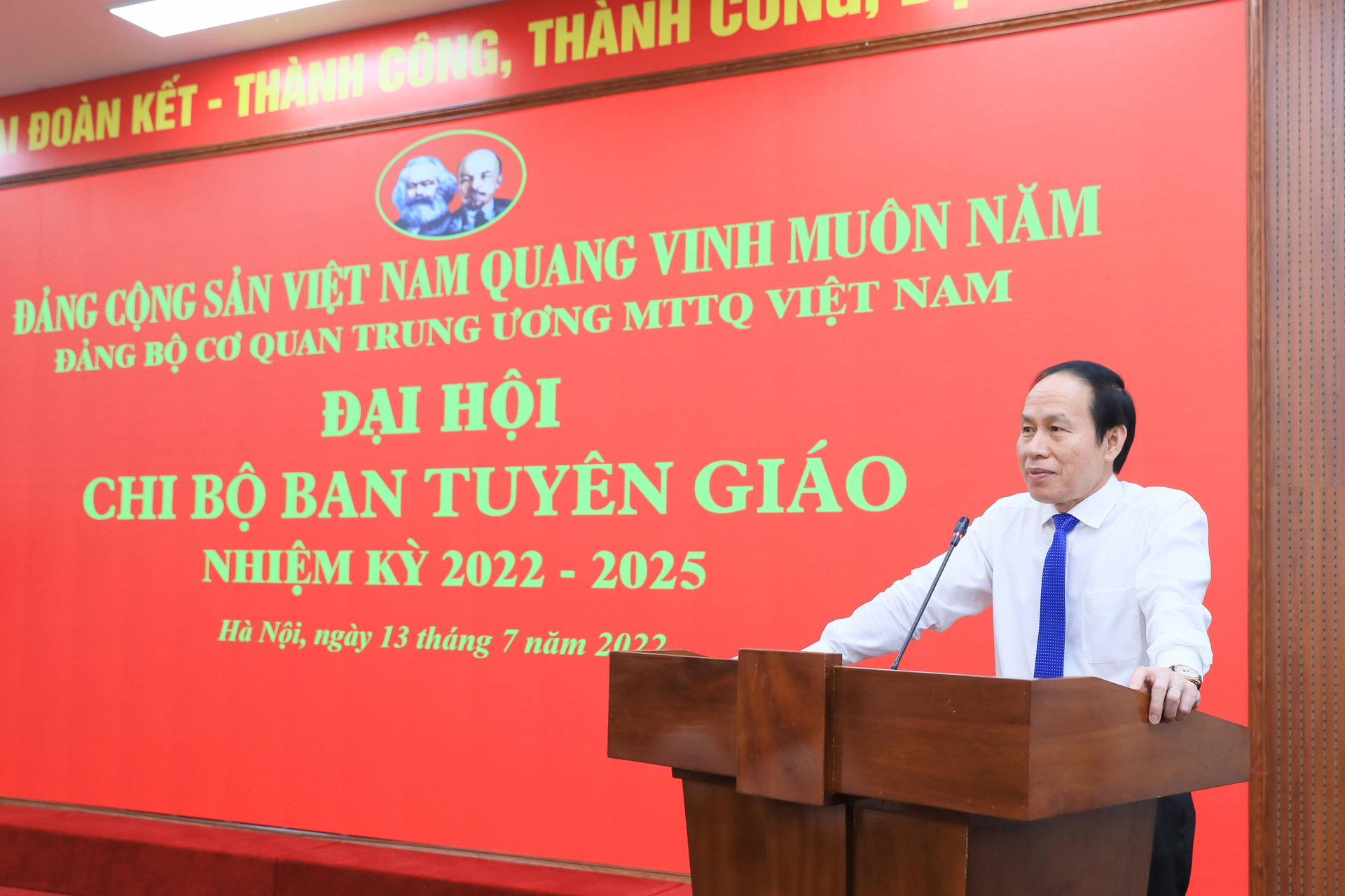 Phó Chủ tịch - Tổng Thư ký Lê Tiến Châu phát biểu tại Đại hội Chi bộ Ban Tuyên giáo.
