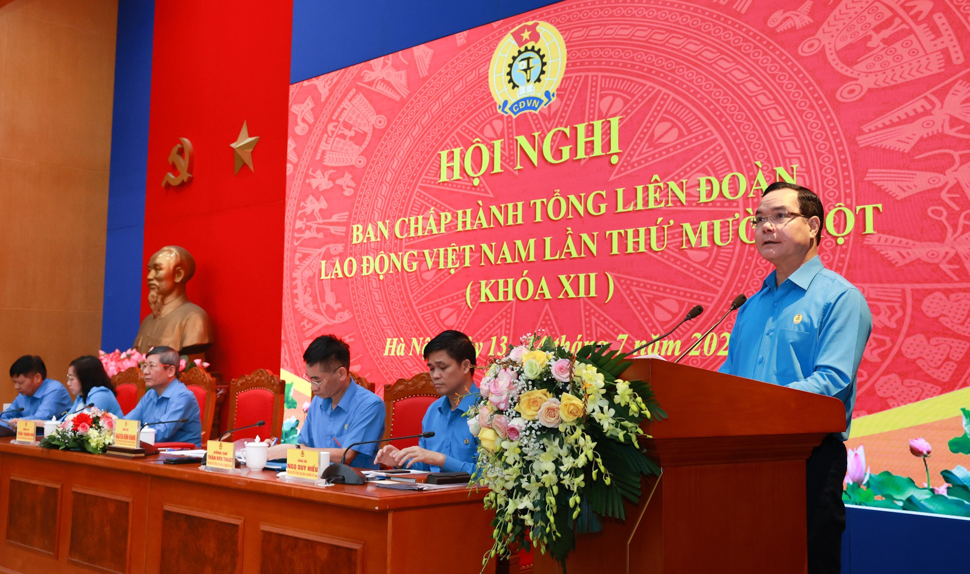 Ban chấp hành Tổng Liên đoàn Lao động Việt Nam chủ trì hội nghị. 