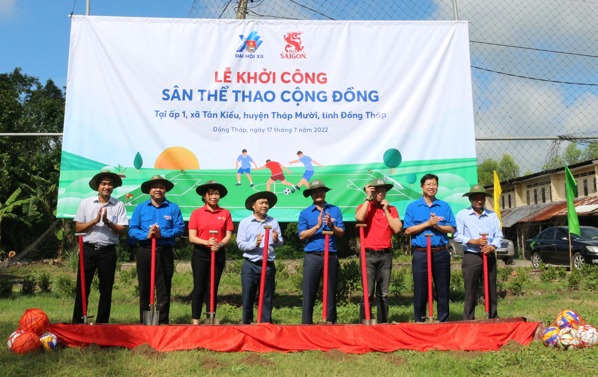 Trung ương Đoàn trao tặng sân vận động thể thao cộng đồng cho  tỉnh Tuyên Quang. 