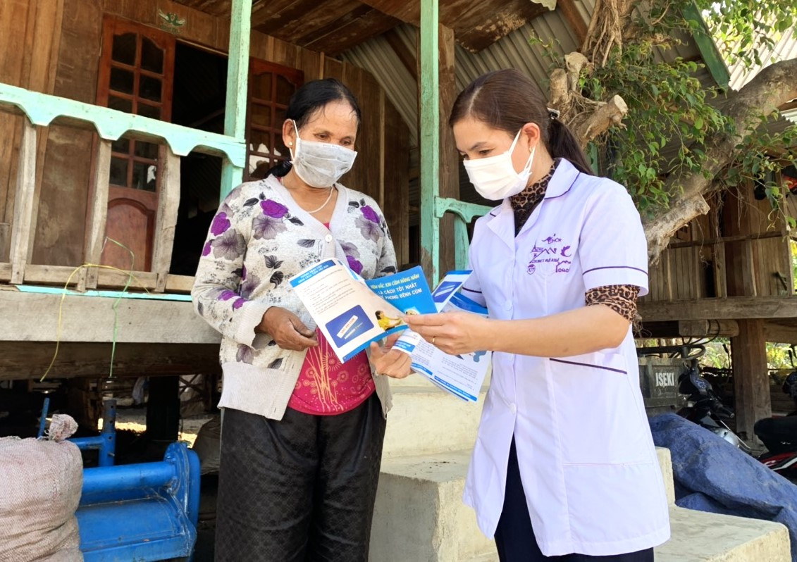 Viên chức ngành y tế Đắk Lắk đang làm nhiệm vụ.