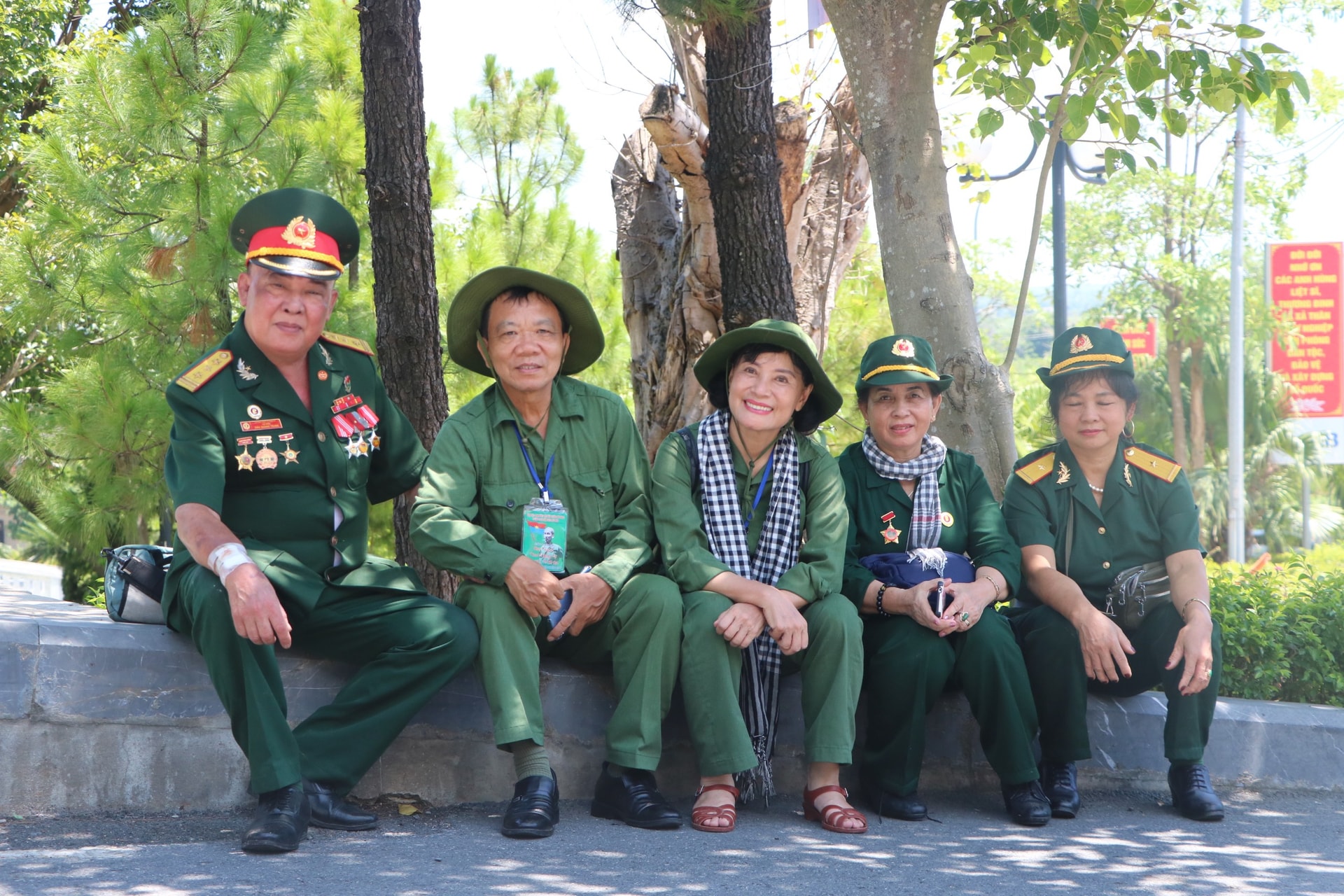 Ông Hoàng Chí, Trưởng ban Ban quản lý Nghĩa trang và đón tiếp thân nhân liệt sĩ tỉnh Quảng Trị cho biết, công tác tiếp đón các đoàn về viếng anh hùng liệt sĩ đã được chuẩn bị cách đây 1 tháng (Ảnh ghi nhận tại Nghĩa trang liệt sĩ Quốc gia Đường 9 vào ngày 26/7).