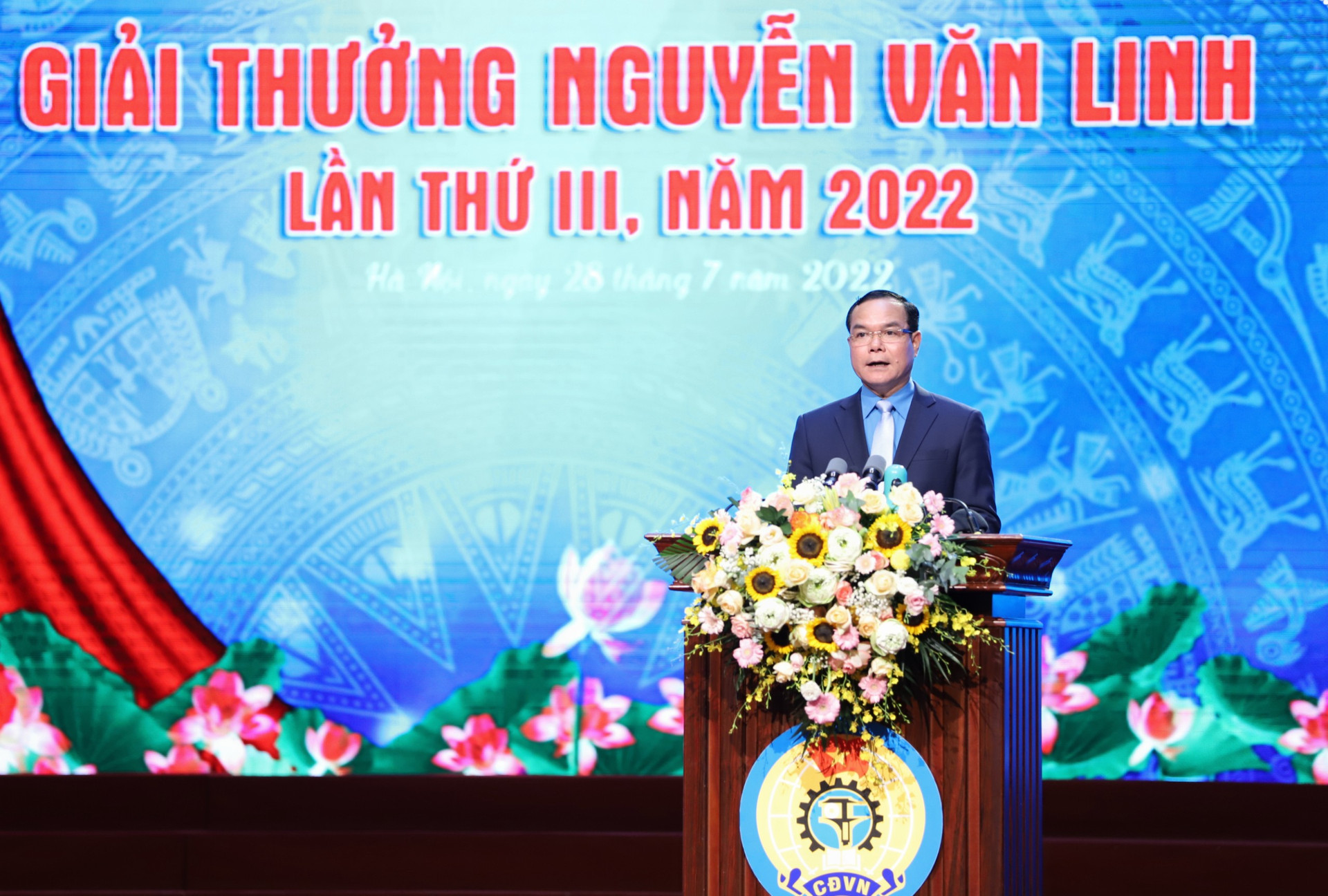 Ủy viên Trung ương Đảng, Chủ tịch Tổng LĐLĐ Việt Nam Nguyễn Đình Khang phát biểu tại lễ trao giải.