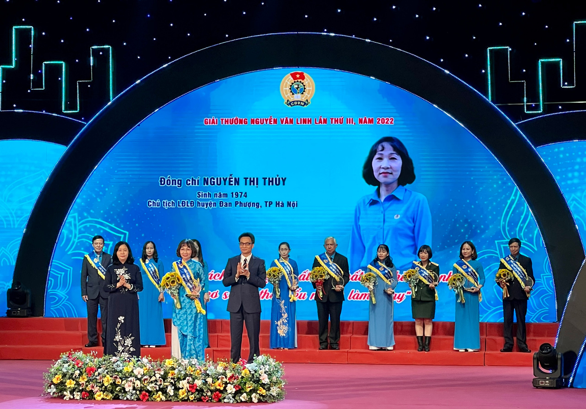 10 cá nhân công đoàn tiêu biểu được nhận giải thưởng Nguyễn Văn Linh. 