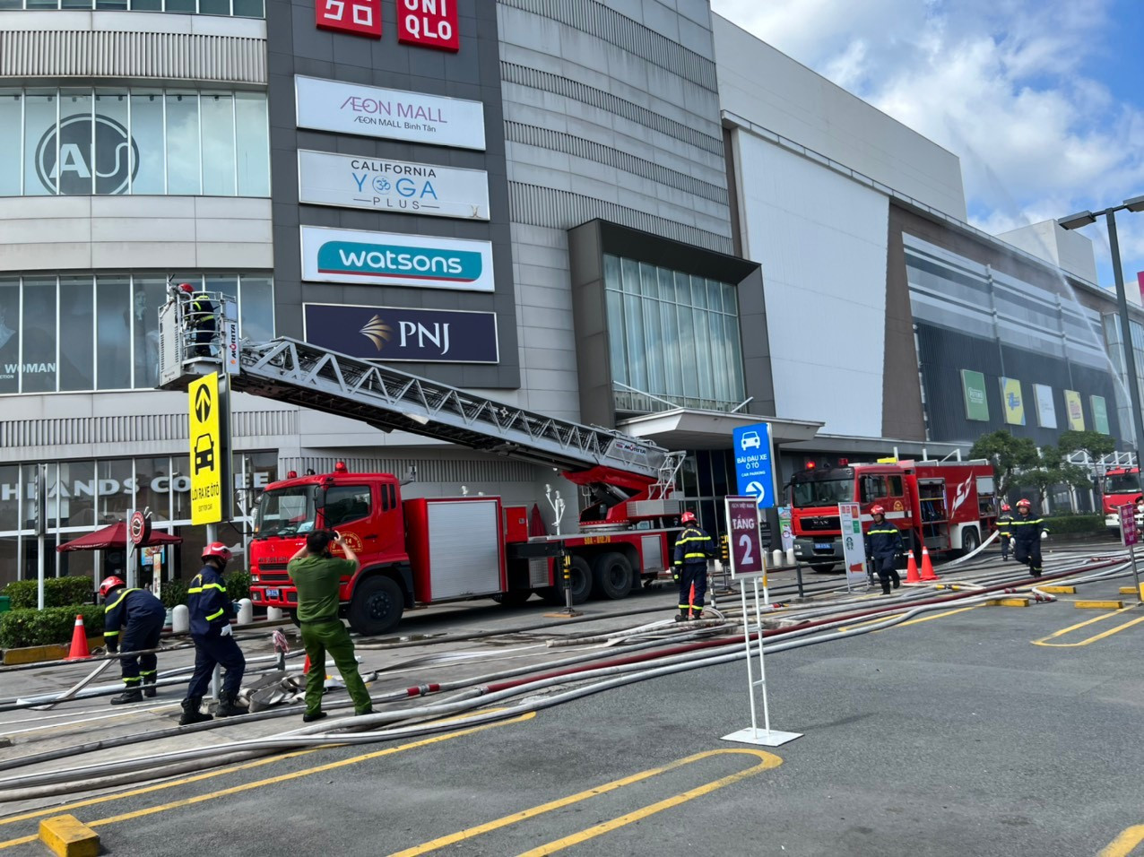 Tình huống giả định cháy tại trung tâm thương mại AEON MALL Bình Tân.