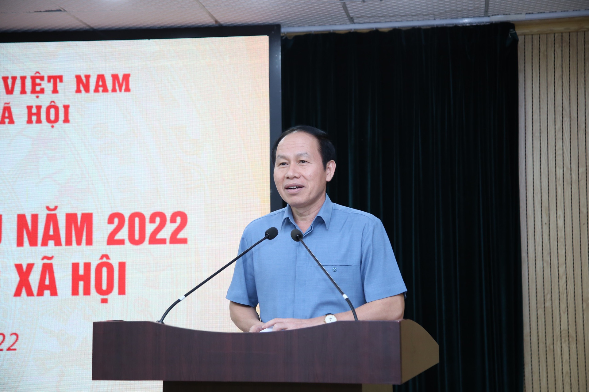 Phó Chủ tịch - Tổng Thư ký Lê Tiến Châu phát biểu tại hội nghị. 