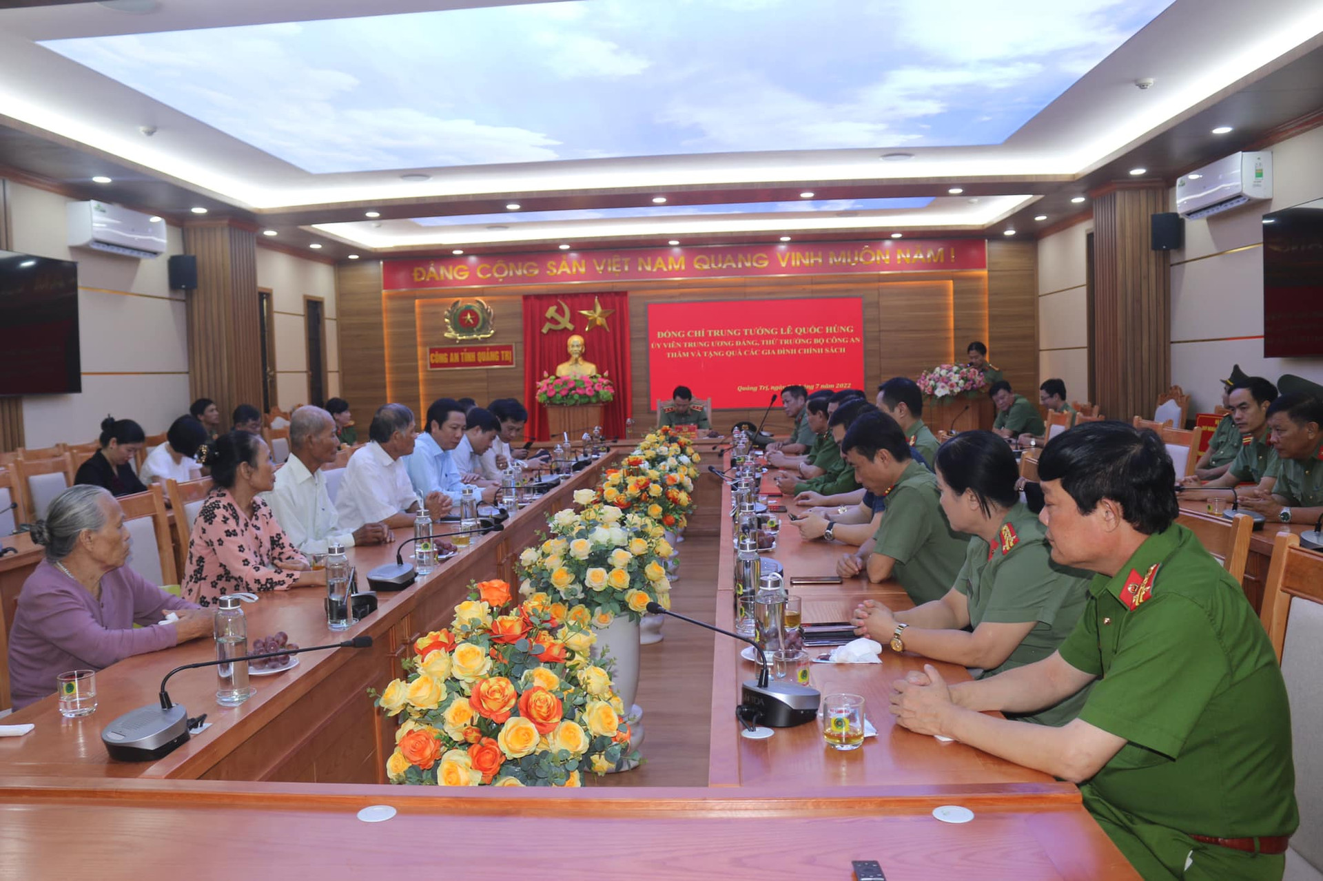 Đoàn công tác của Bộ Công an đến thăm và làm việc tại tỉnh Quảng Trị (Ảnh: CAQT).