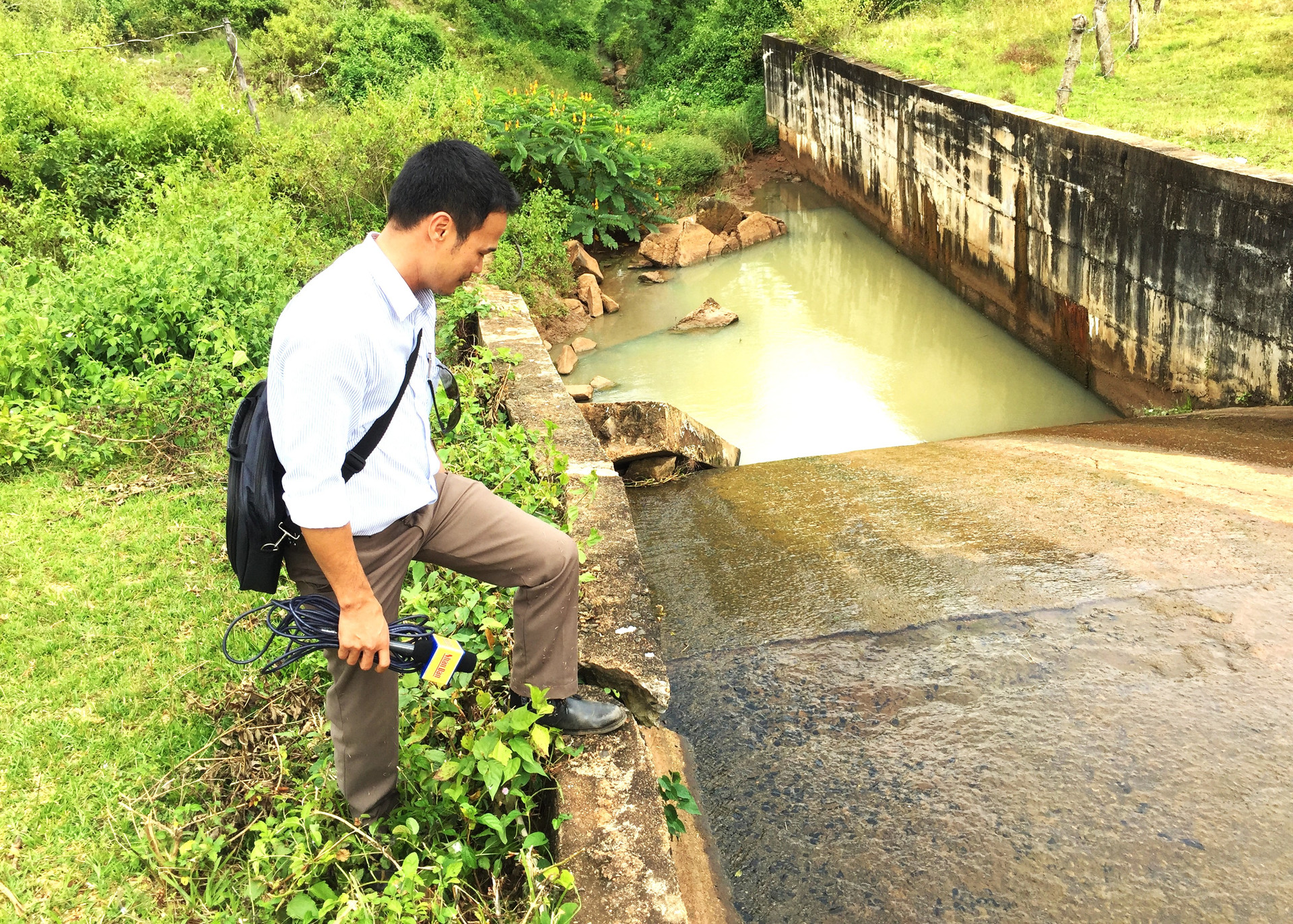 Tràn xả lũ hồ chứa nước Phù Mỹ nằm trên địa bàn xã Cư Mốt, huyện Ea H’leo, tỉnh Đắk Lắk bị hư hỏng, xuống cấp nghiêm trọng. 
