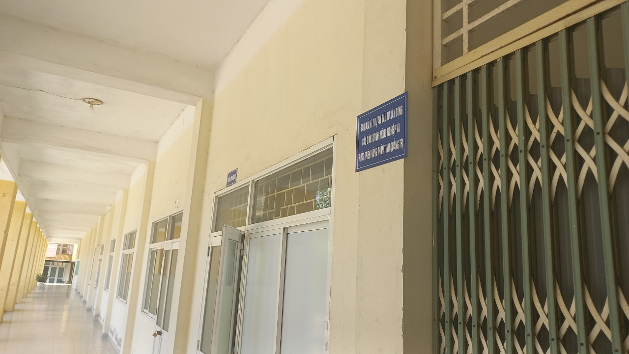 Tuy nhiên, hiện nay, phần lớn cơ sở vật chất thuộc Phân hiệu Đại học Huế tại Quảng Trị đang được cho các cơ quan, đơn vị khác thuê để đặt văn phòng hoặc trong tình trạng cửa đóng then cài.