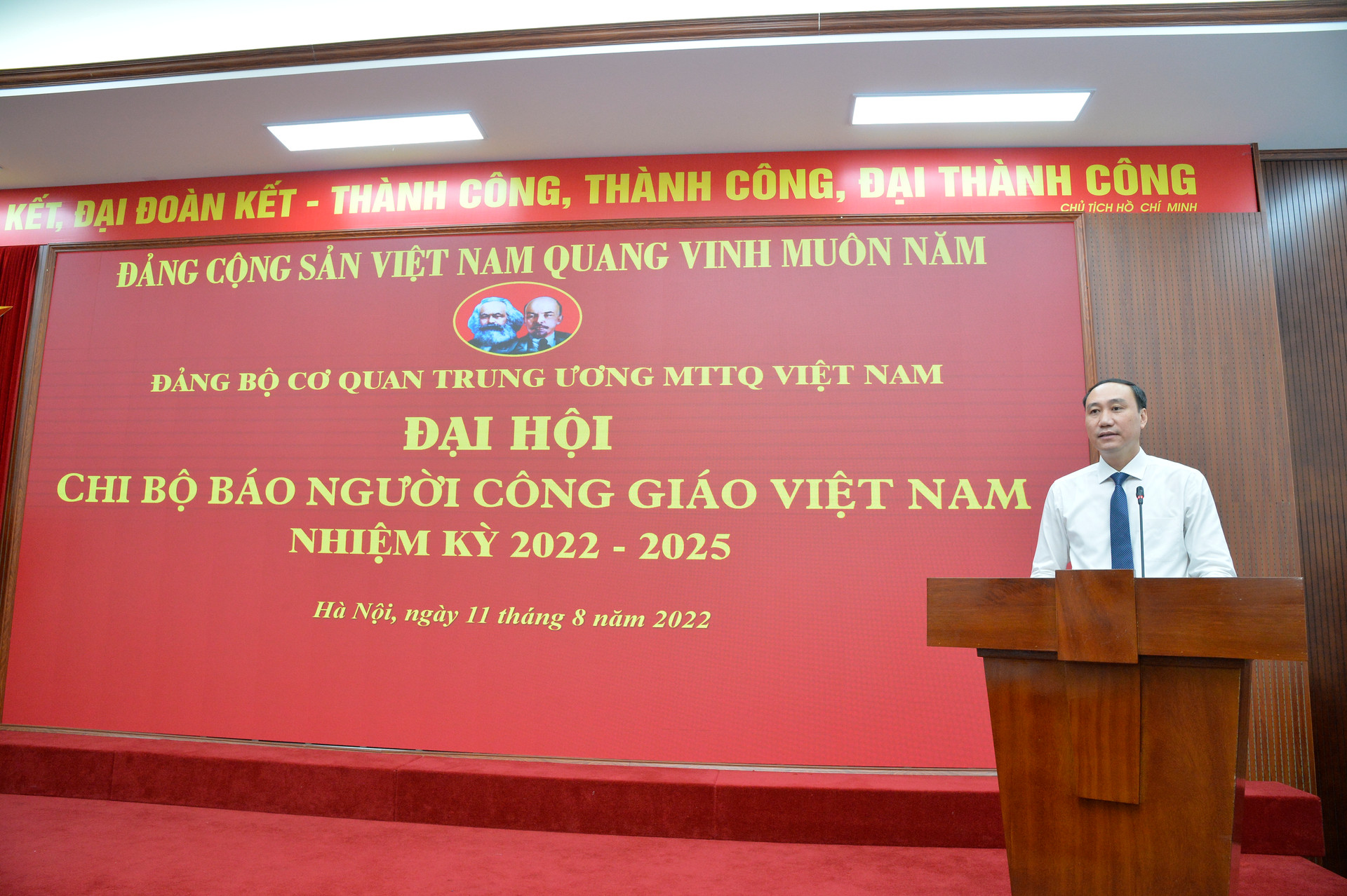 Phó Chủ tịch Phùng Khánh Tài phát biểu tại Đại hội. 
