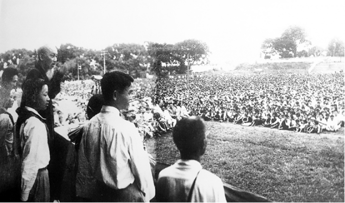 Năm 1962, Bác Hồ về thăm TX Phú Thọ, Người trò chuyện, căn dặn nhiều việc làm cụ thể trước hơn 3 vạn người