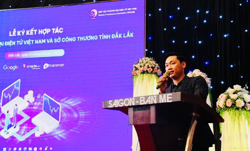 : ông Trần Văn Trọng, Tổng Thư ký Hiệp hội Thương mại điện tử Việt Nam chia sẻ chỉ số thương mại điện tử Việt Nam  và những làn sóng mới năm 2022.