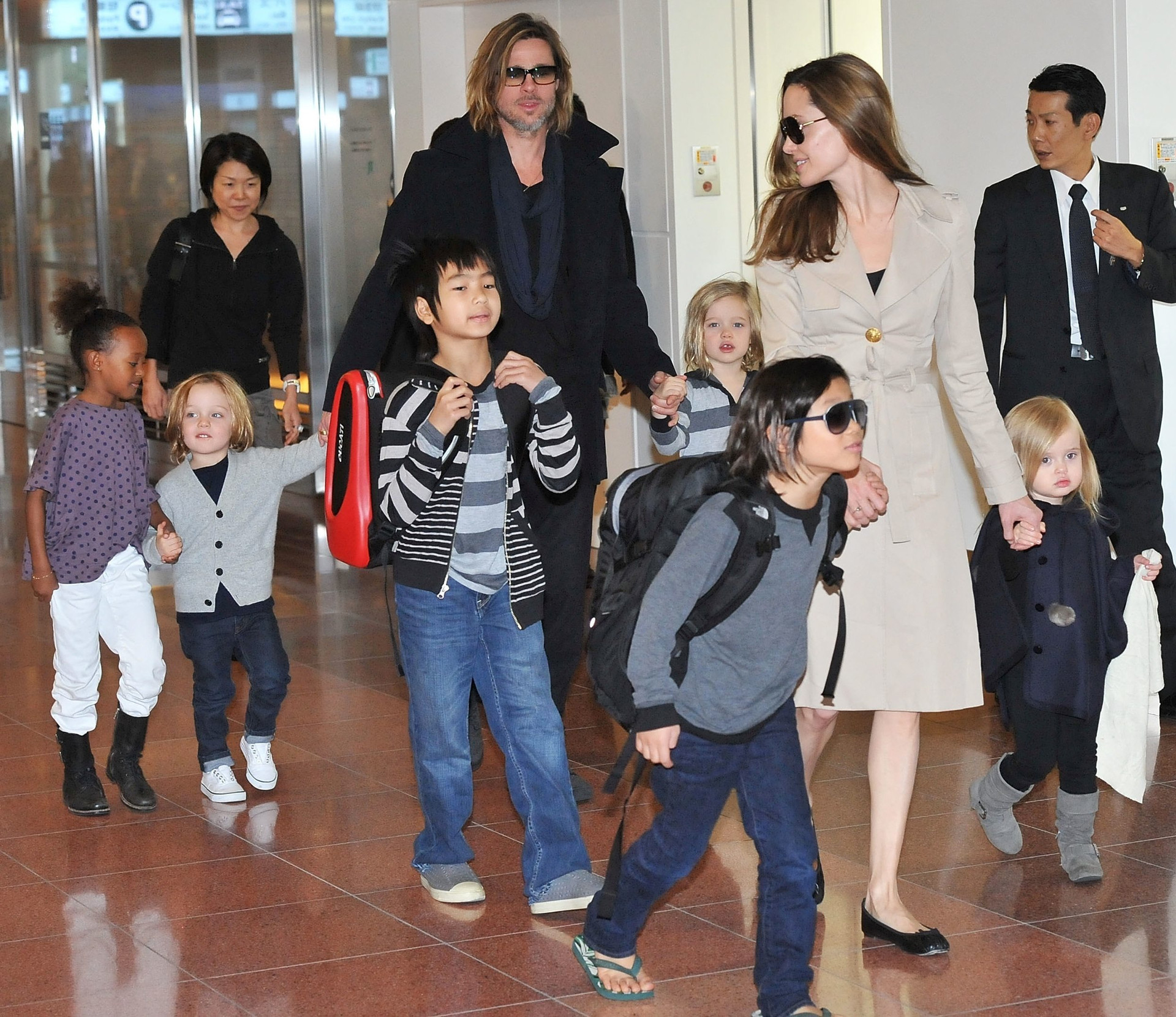 Những đứa con chung của Brad Pitt và Angelina Jolie. Ảnh: CNN.
