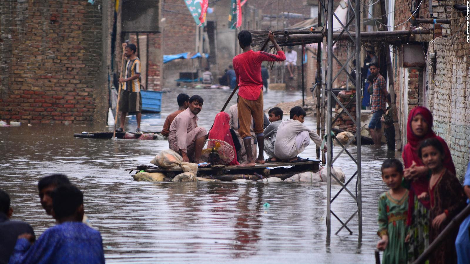 Lũ lụt tàn phá Pakistan. Ảnh: Getty.