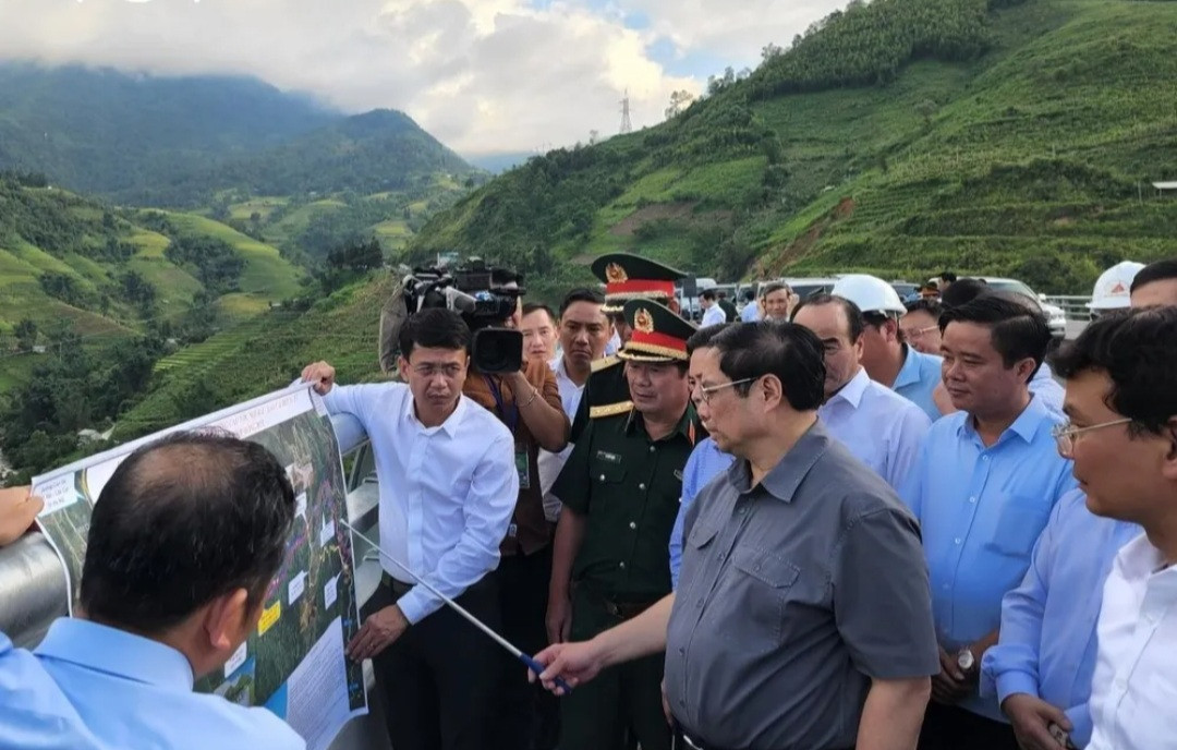 Thủ tướng Phạm Minh Chính đã khảo sát, kiểm tra tiến độ dự án cảng hàng không Sa Pa tại xã Cạm Cọn, huyện Bảo Yên. Ảnh VOV