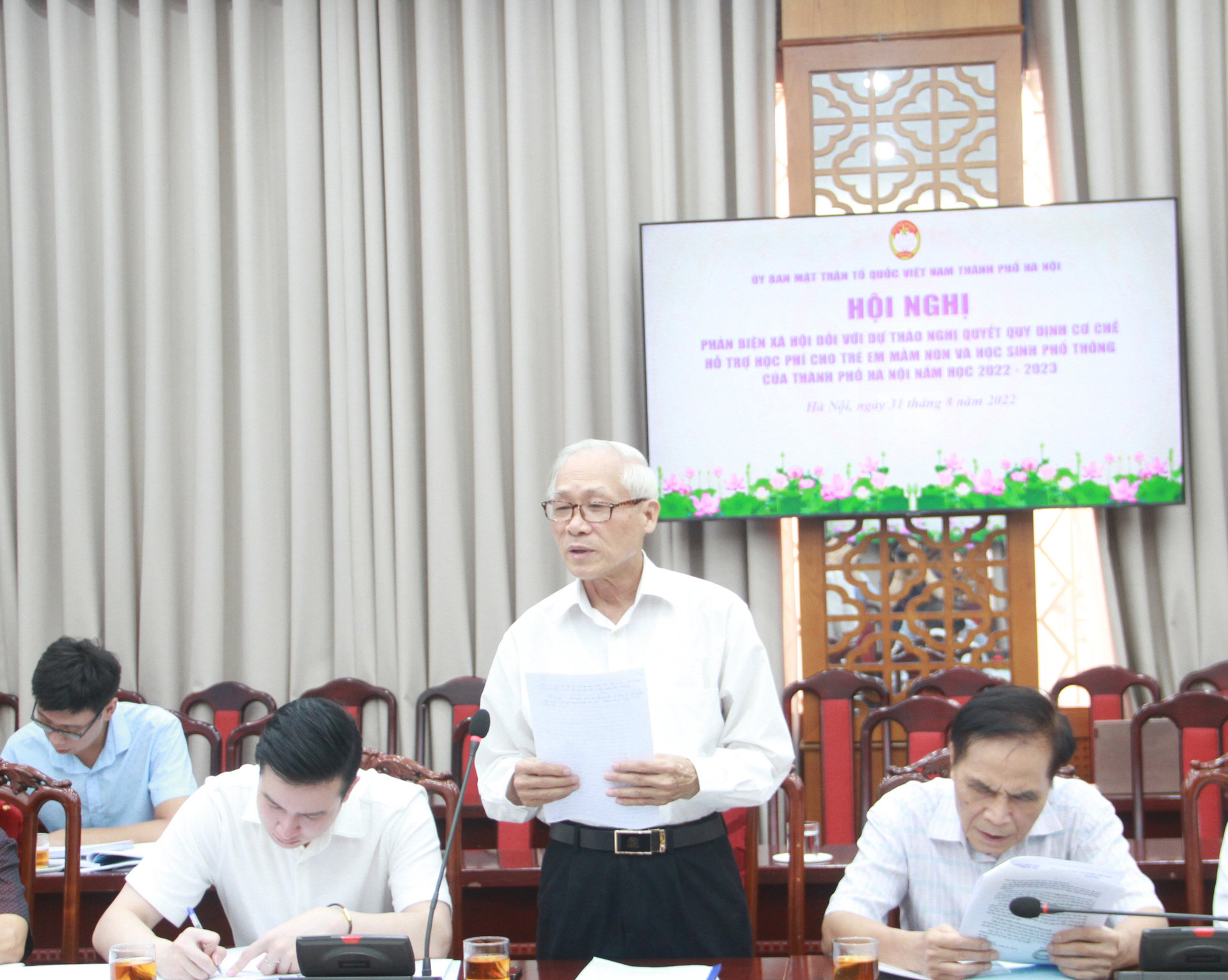 Ông Phạm Ngọc Thảo, Chủ nhiệm Hội đồng tư vấn Dân chủ- Pháp luật phát biểu tại hội nghị phản biện.