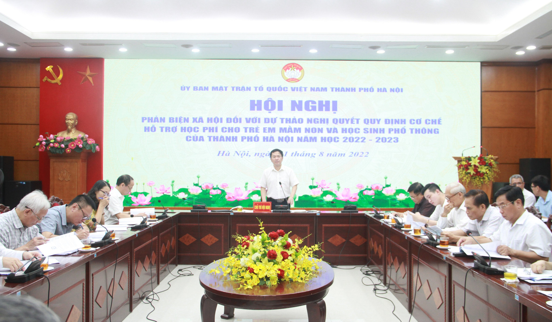 Ông Đàm Văn Huân, Phó Chủ tịch Ủy ban MTTQ thành phố Hà Nội phát biểu tại hội nghị.