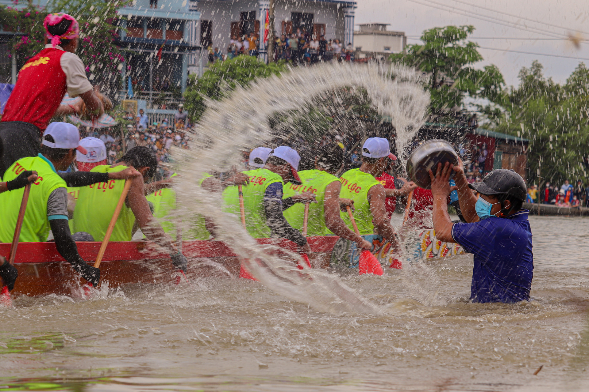 Ngày 27/8/2019, Bộ trưởng Bộ Văn Hóa - Thể Thao - Du Lịch Nguyễn Ngọc Thiện đã ký quyết định đưa lễ hội đua, bơi thuyền trên sông Kiến Giang vào danh mục di sản văn hóa phi vật thể Quốc gia.