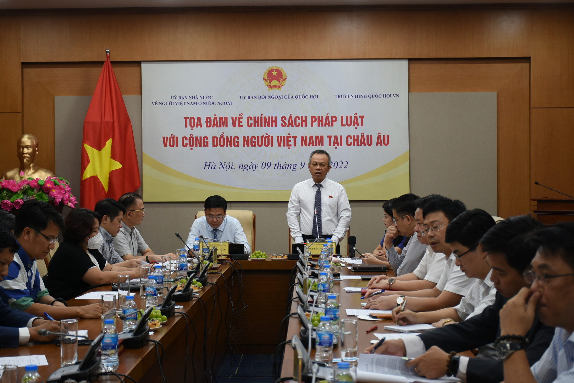Ông Nguyễn Mạnh Tiến - Phó Chủ nhiệm Ủy ban Đối ngoại Quốc hội phát biểu tại hội thảo.