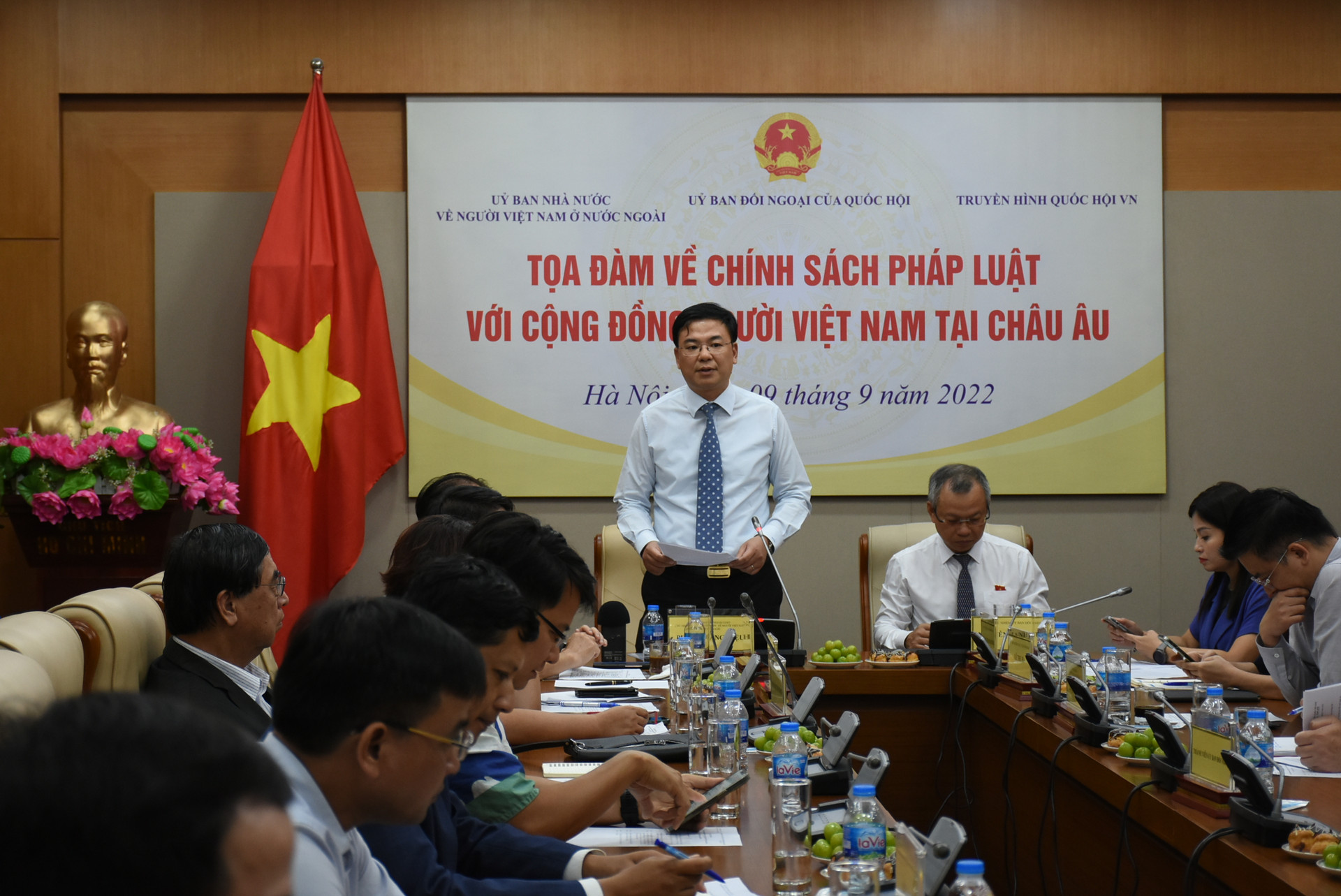 Thứ trưởng Bộ ngoại giao Phạm Quang Hiệu phát biểu tại Tọa đàm.