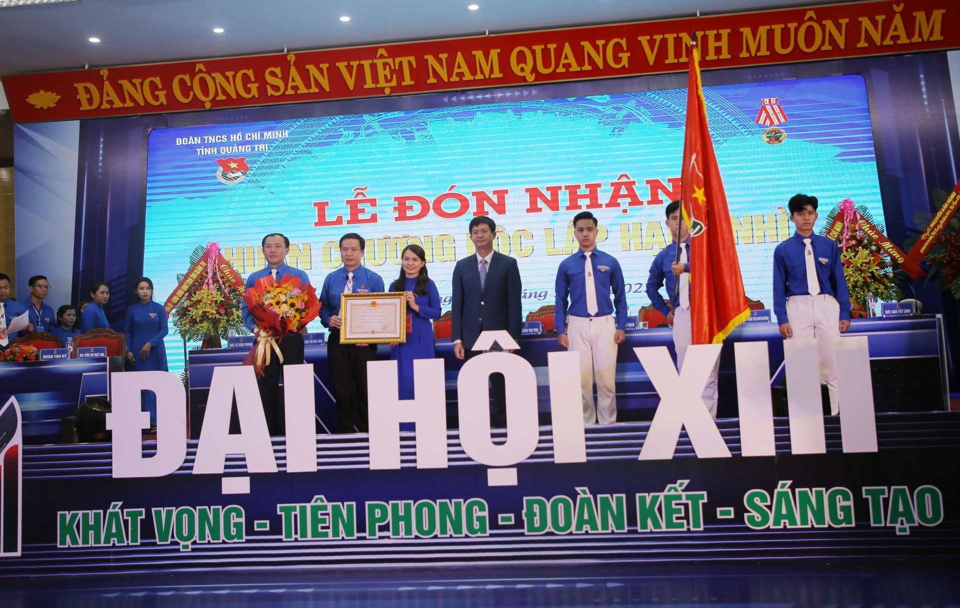 Đoàn TNCS Hồ Chí Minh tỉnh Quảng Trị đón nhận Huân chương độc lập hạng nhì.