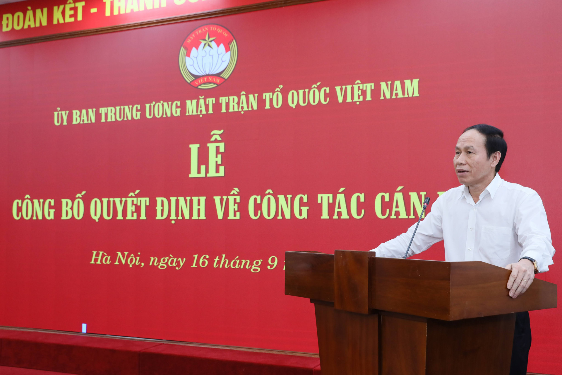 Phó Chủ tịch – Tổng Thư ký Ủy ban Trung ương MTTQ Việt Nam Lê Tiến Châu phát biểu. 
