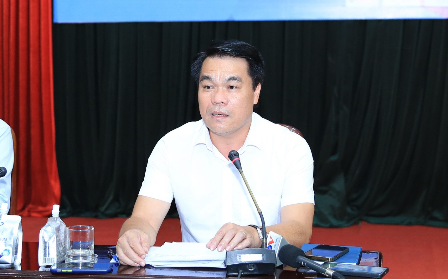 Ông Đinh Văn Luyến Trưởng phòng Quản lý thể dục thể thao - Sở Văn hóa và Thể thao Hà Nội trả lời tại họp báo.