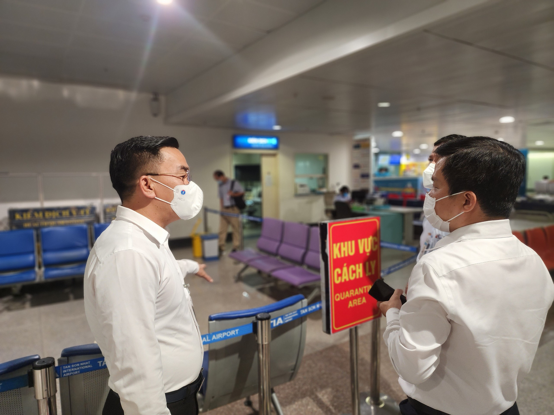 Kiểm tra công tác phòng chống đậu mùa khỉ ở sân bay Tân Sơn Nhất.
