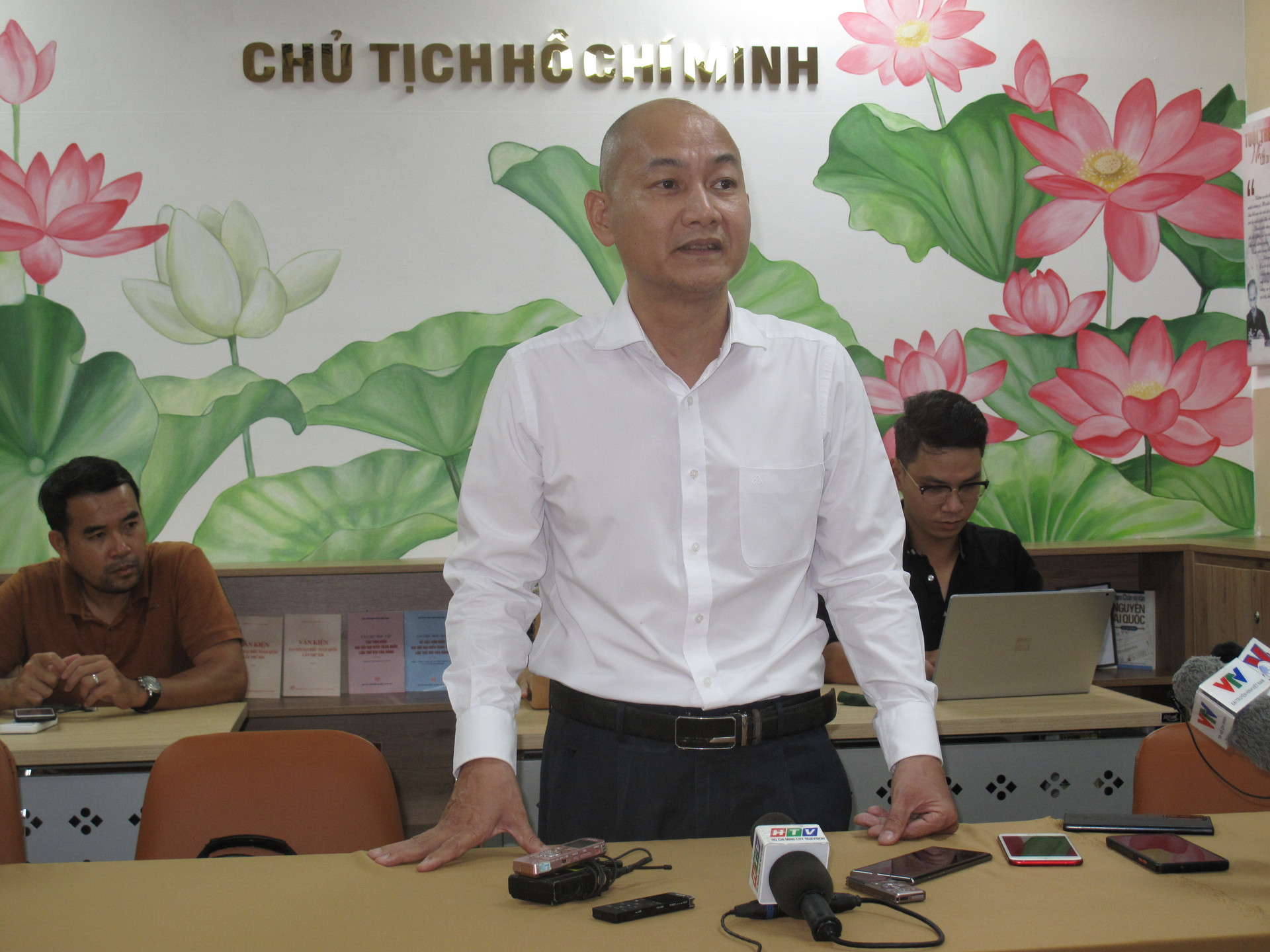Ông Nguyễn Nguyên Phương thông tin về tình hình kinh doanh xăng dầu cho báo chí.