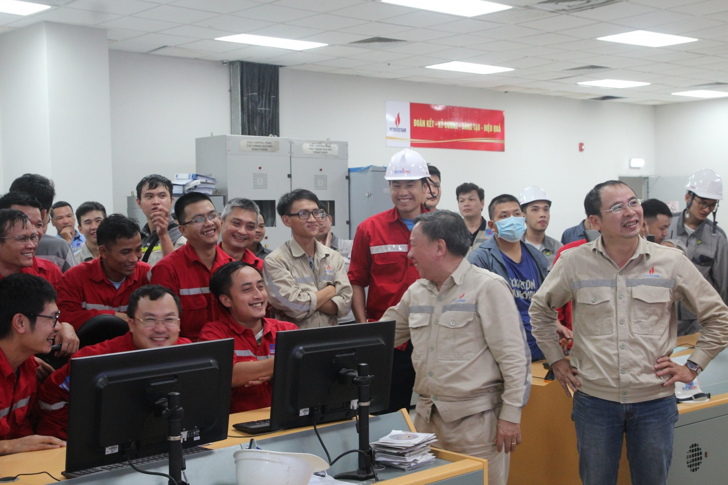 Vào lúc 23h 35 phút ngày 07/10/2022, Tổ máy số 2 của Nhà máy Nhiệt điện (NMNĐ) Thái Bình 2 đã hòa lưới điện lần đầu bằng dầu thành công.