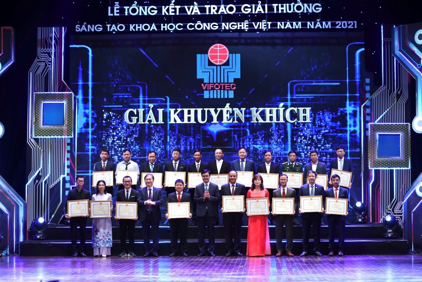 Các tác giả, nhóm tác giả nhận giải Khuyến khích - Giải thưởng VIFOTEC 2021.