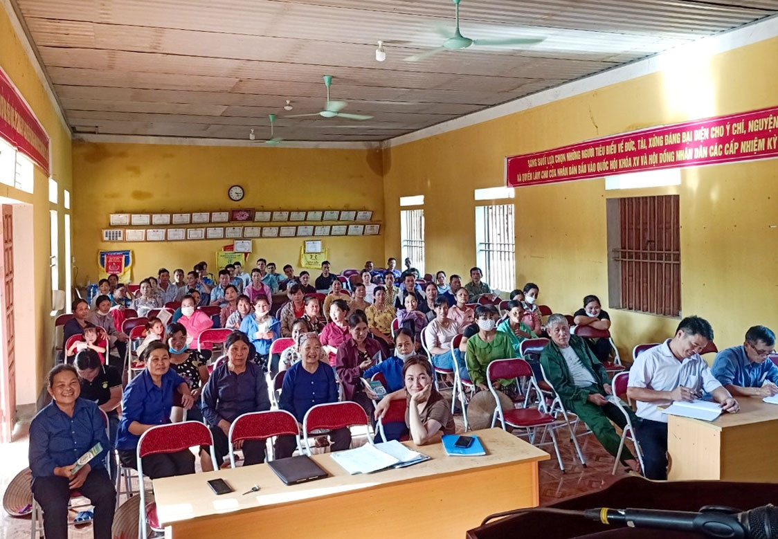 Một buổi tuyên truyền pháp luật về “Giảm thiểu tình trạng tảo hôn và hôn nhân cận huyết thống trong vùng đồng bào DTTS ” tại thôn Liên Kết, xã Hòa An (huyện Chiêm Hóa, Tuyên Quang).