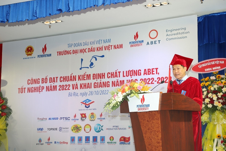 TS. Phan Minh Quốc Bình - Hiệu trưởng PVU phát biểu tại buổi lễ.