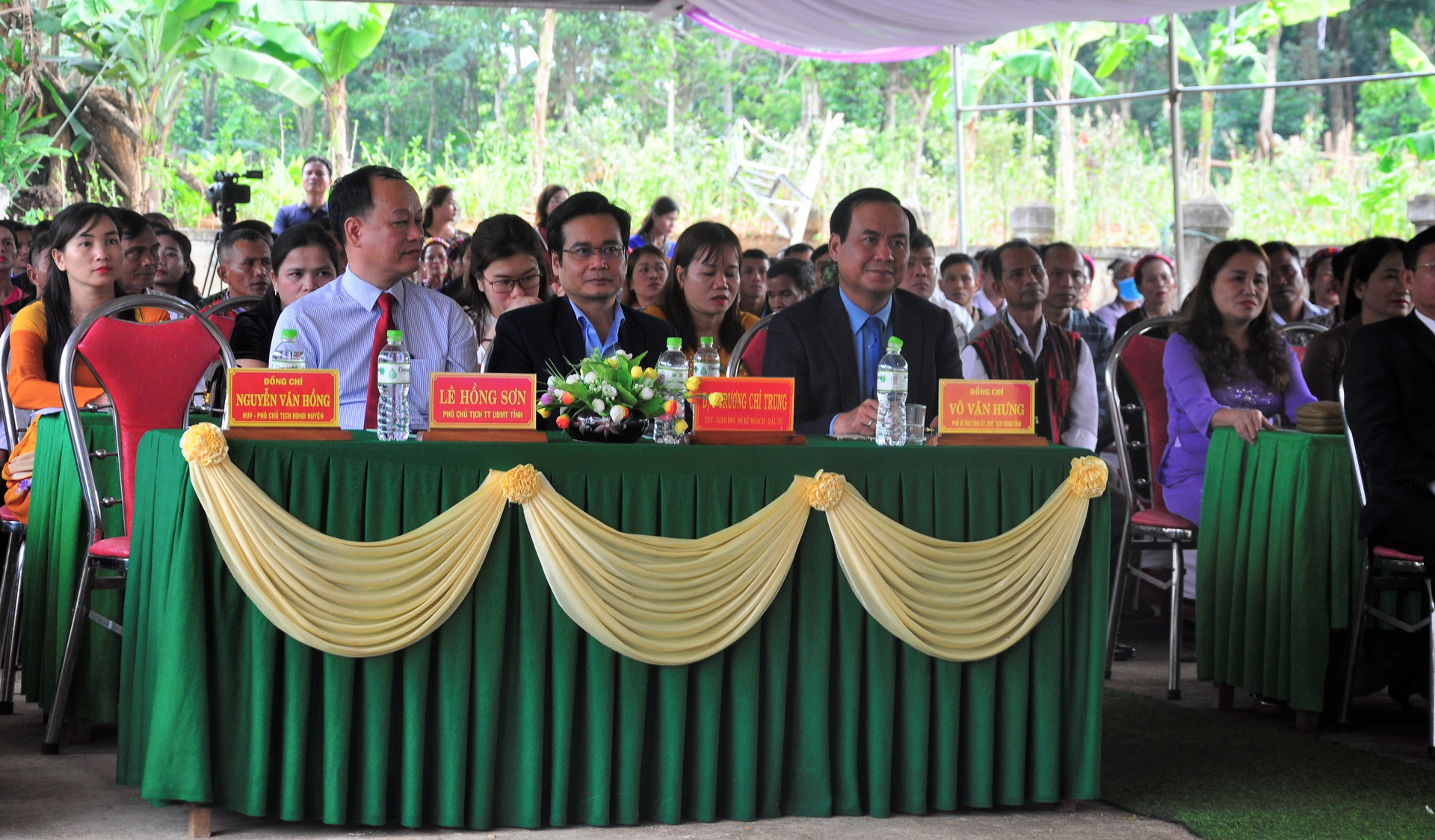 Ngày hội có sự tham dự của nhiều lãnh đạo tỉnh Quảng Trị, huyện Gio Linh… và Nhân dân khu dân cư Bến Hà.