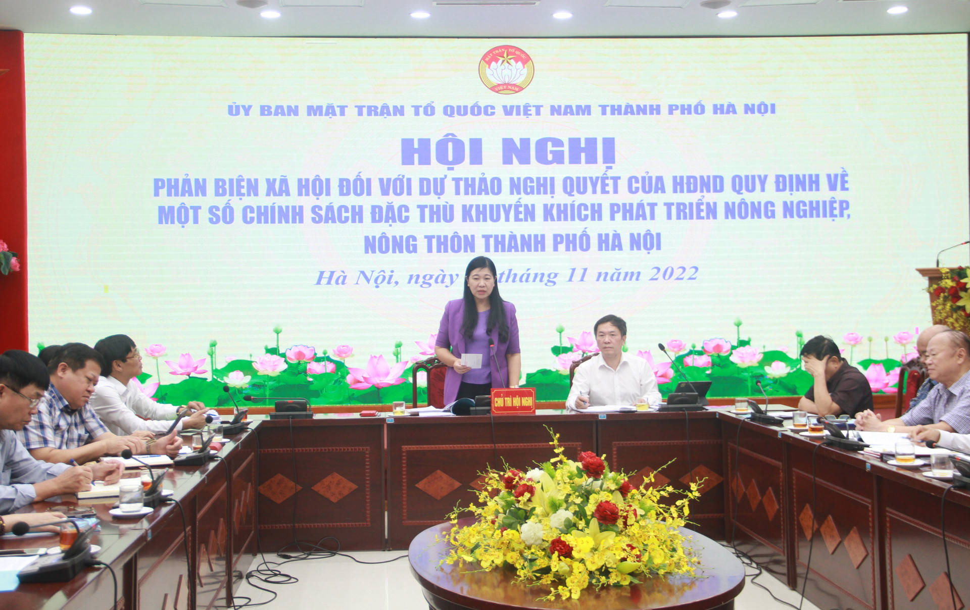 Bà Nguyễn Lan Hương, Chủ tich Ủy ban MTTQ Việt Nam thành phố Hà Nội phát biểu.