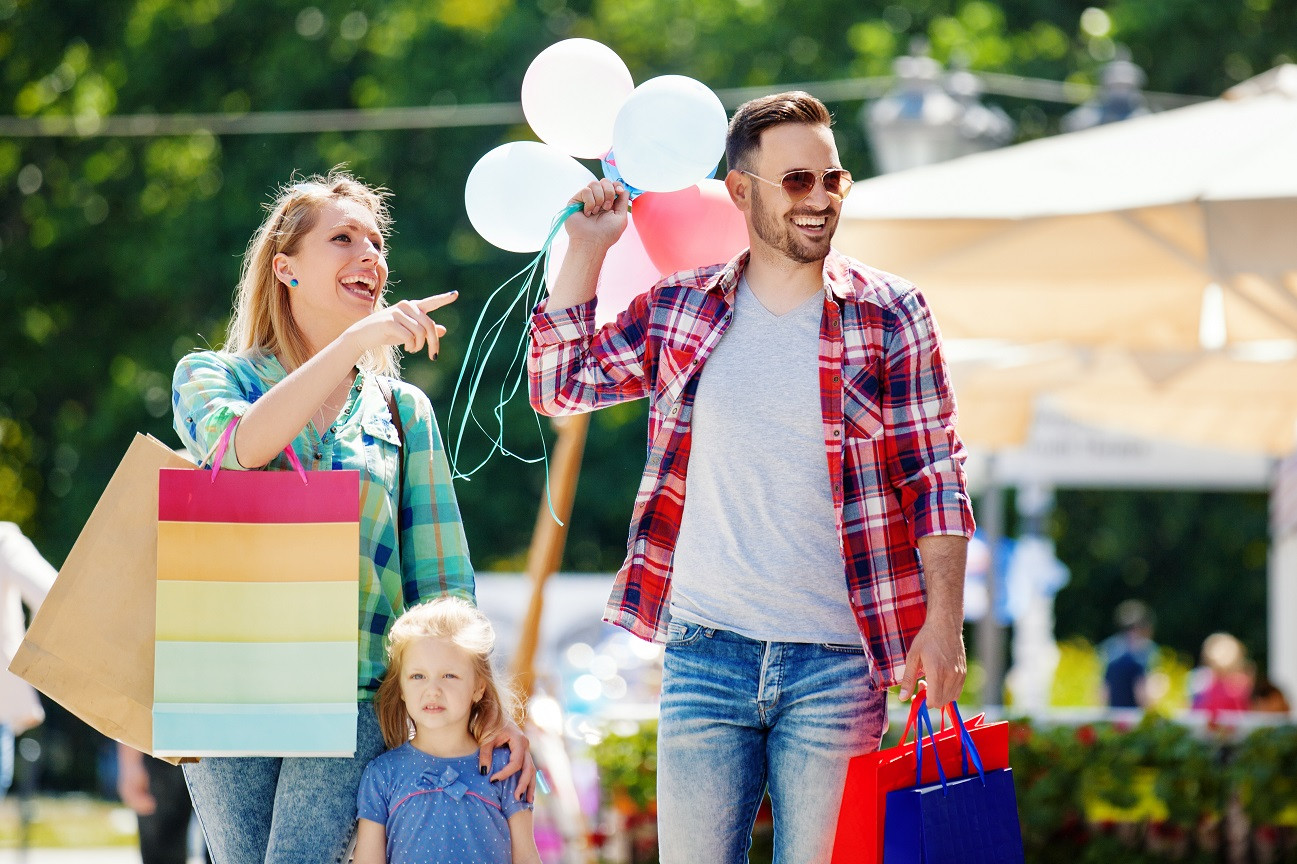 Retail Therapy là xu hướng được ưa chuộng của ngành thương mại dịch vụ. Ảnh Shutterstock