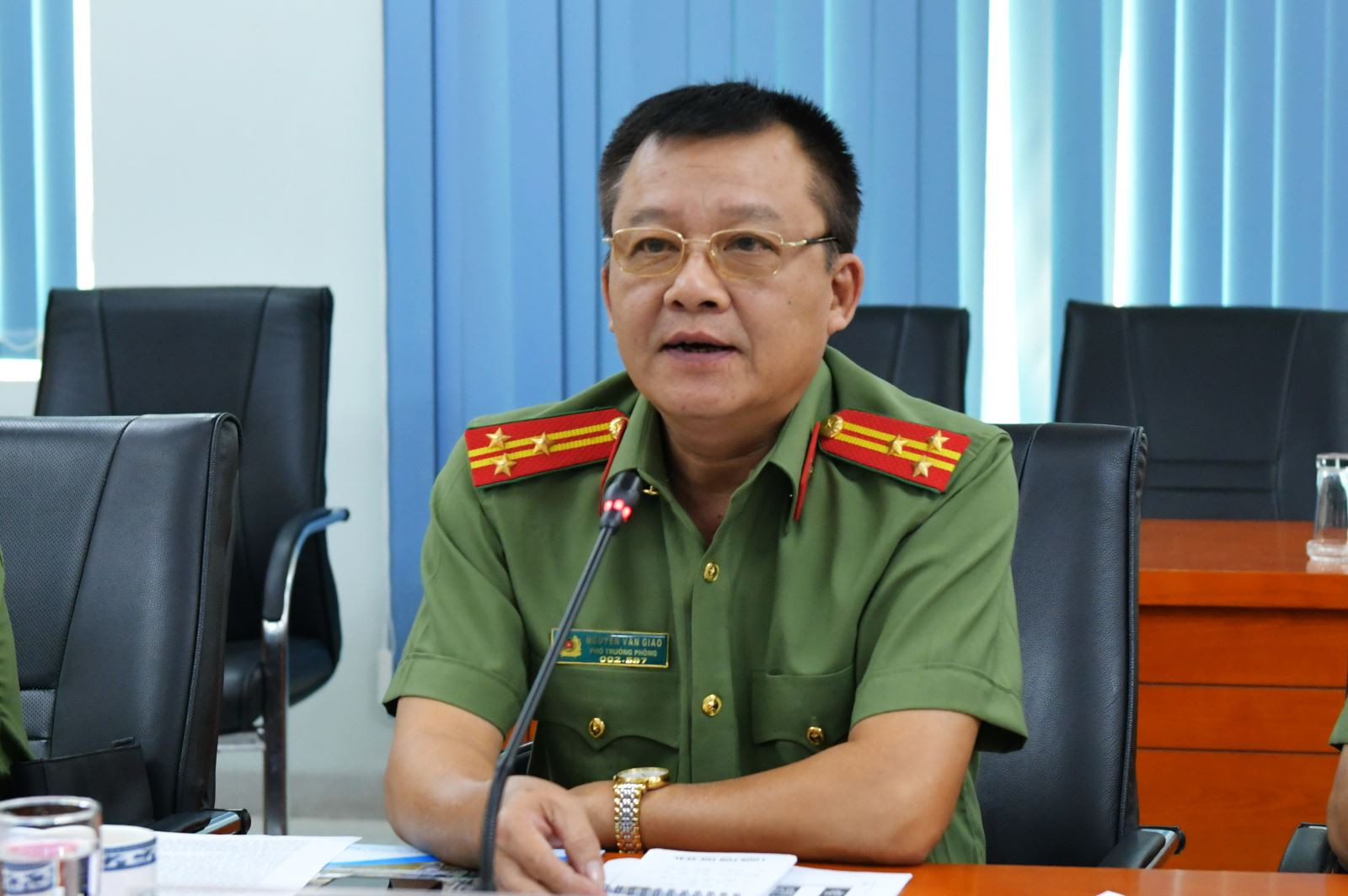 Thượng tá Nguyễn Văn Giao - Phó Trưởng phòng 8, Cục An ninh nội địa, Bộ Công an phát biểu tại buổi làm việc.