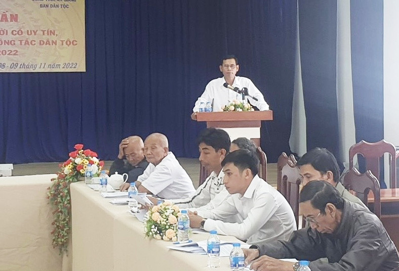 Ông Tào Việt Thắng, Phó Vụ trưởng Vụ Công tác dân tộc địa phương phát biểu tại hội nghị.