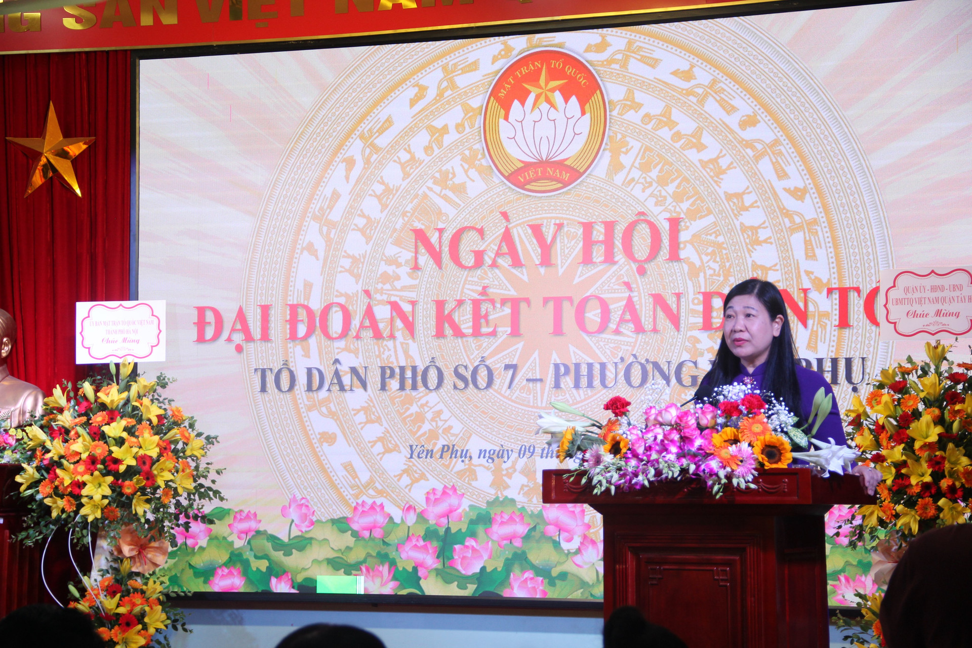 Bà Nguyễn Lan Hương phát biểu tại ngày hội Đại đoàn kết.