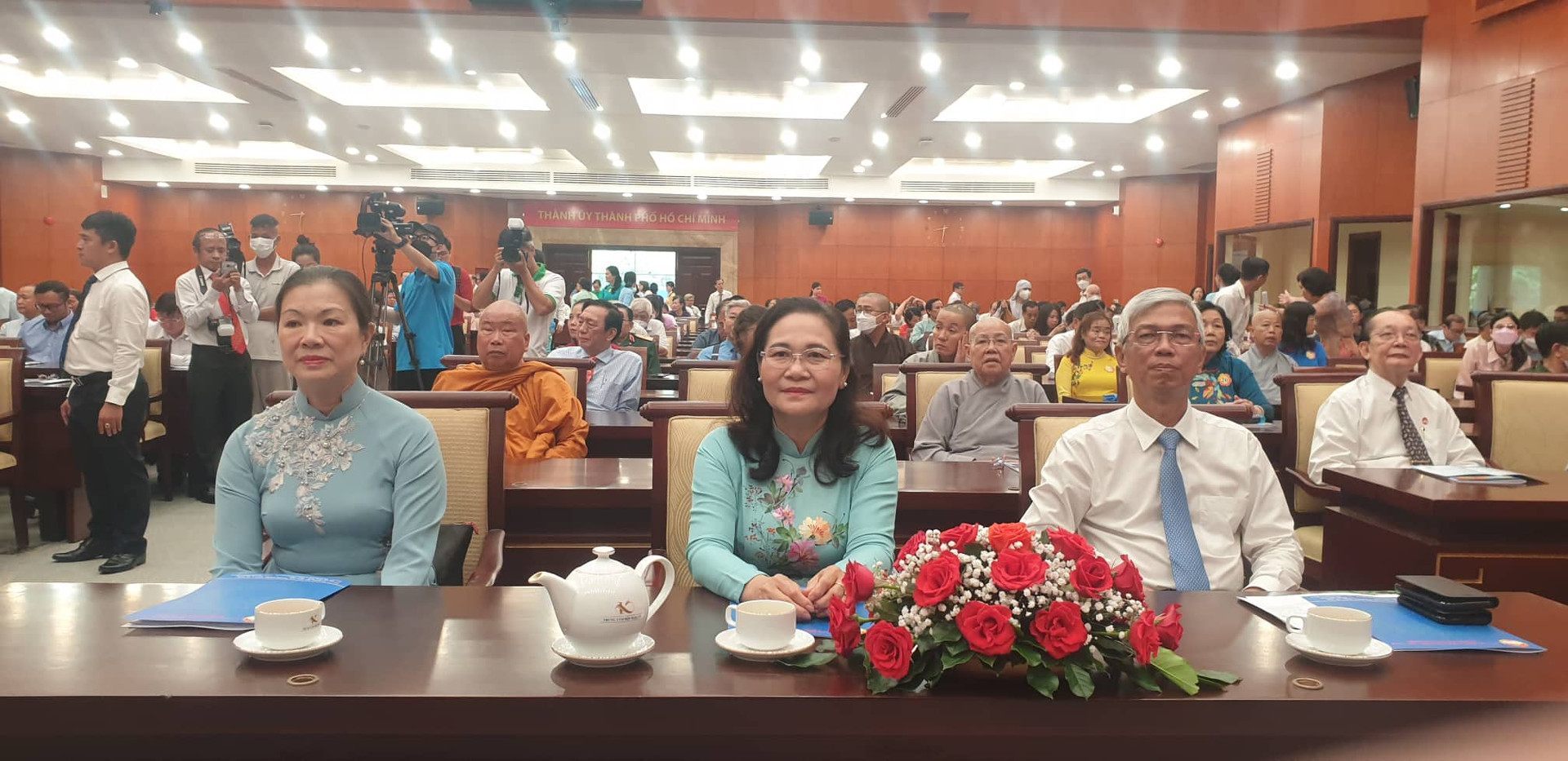Bà Trương Thị Ngọc Ánh, Phó Chủ tịch UBTƯ MTTQ Việt Nam cùng các đại biểu tham dự hội nghị.