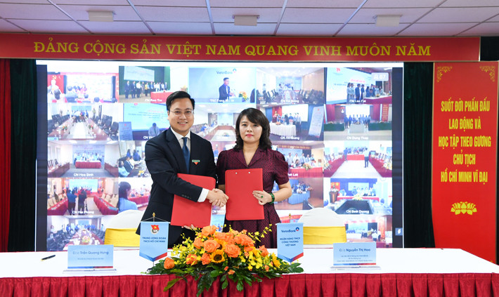 VietinBank Hoàn Kiếm và Thành đoàn Hà Nội ký kết thỏa thuận hợp tác.