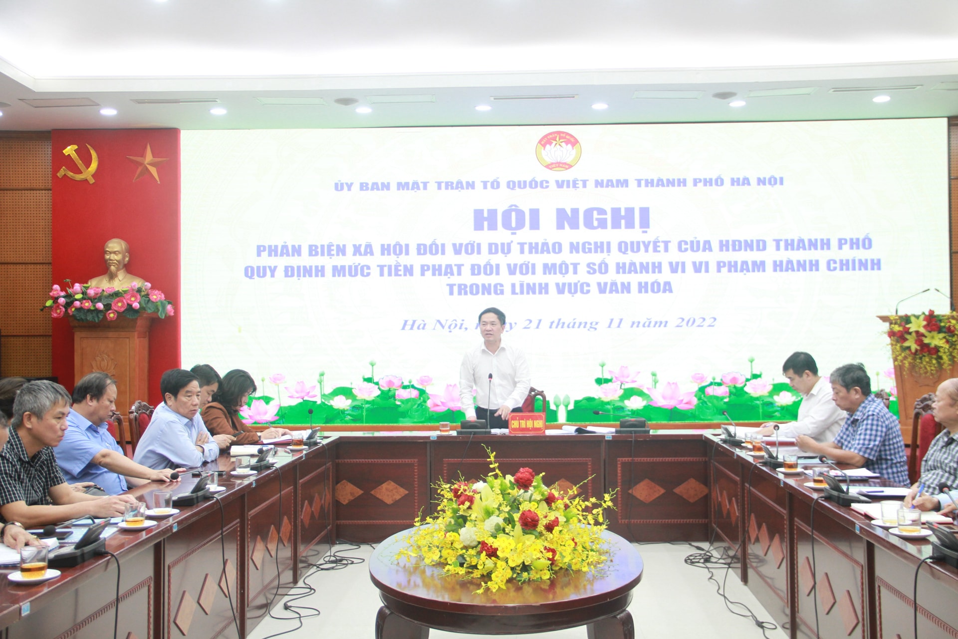 Quang cảnh hội nghị phản biện. 