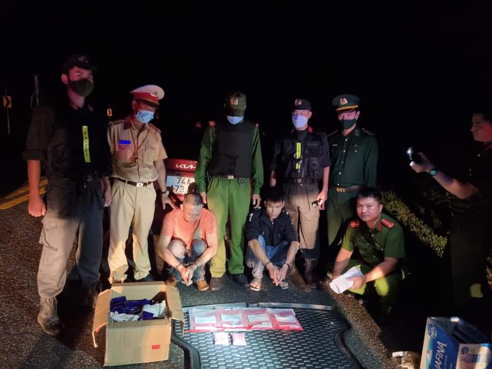 Lực lượng chức năng tại tỉnh Quảng Trị vừa phát hiện, bắt giữ nhiều vụ vận chuyển ma túy và pháo lậu. Ảnh: D.K.